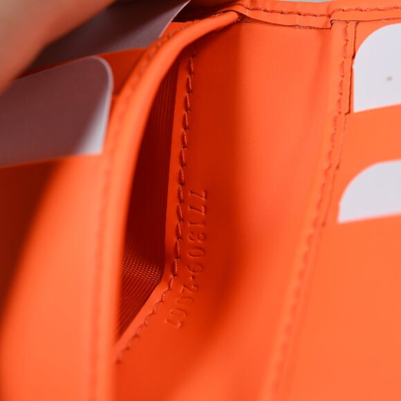 Gucci Super Mini Bi-Fold Wallet in Fluorescent Orange GG Rubber-Effect Leather - Picture 8 of 9